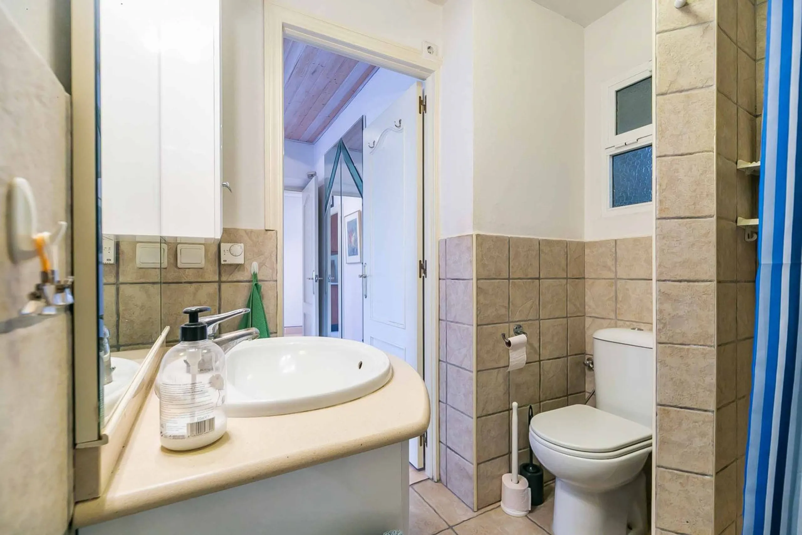 Discover this magnificent property located in the sought-after area of La Sierrezuela, only 4 km from the beach.