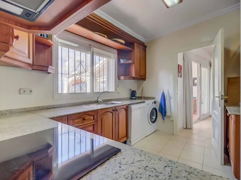 Discover this magnificent property located in the sought-after area of La Sierrezuela, only 4 km from the beach.