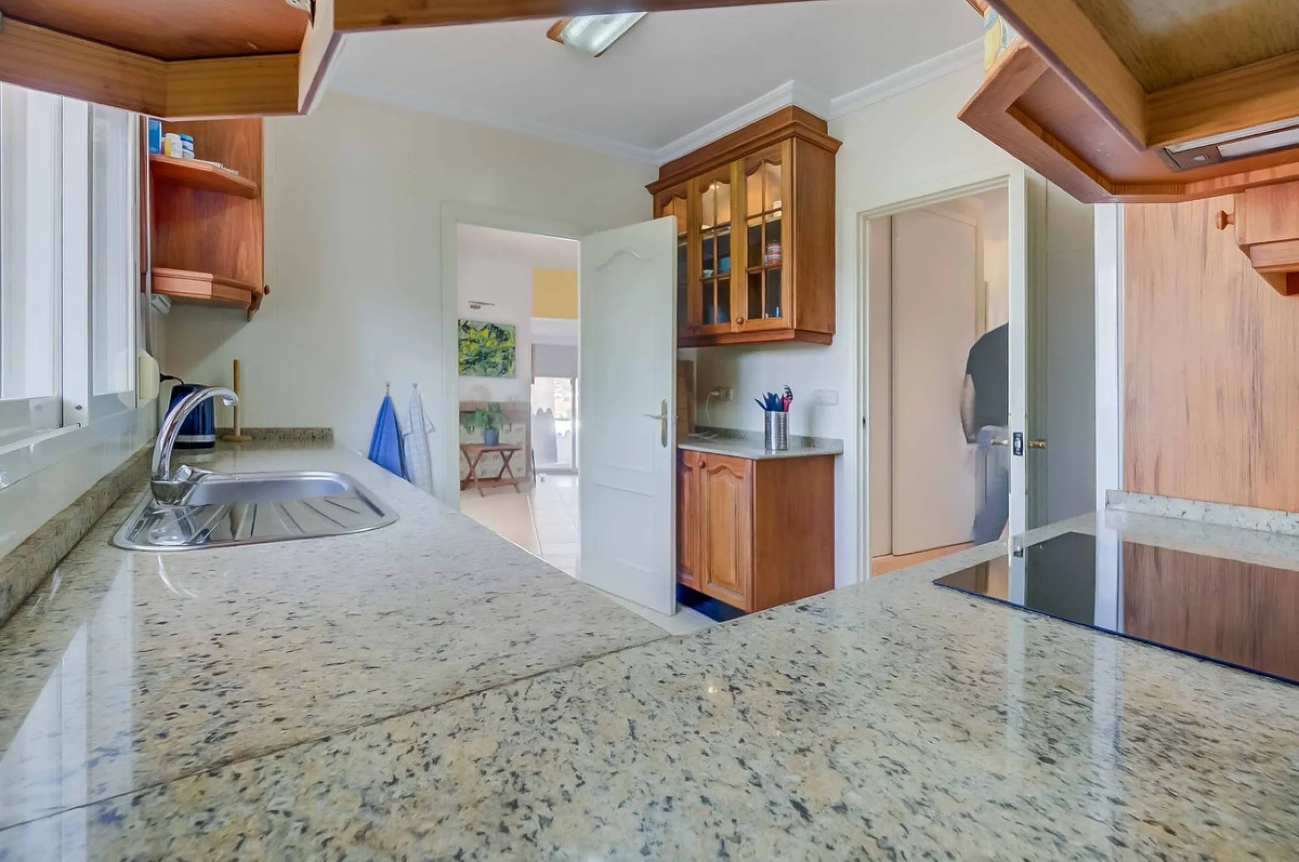 Discover this magnificent property located in the sought-after area of La Sierrezuela, only 4 km from the beach.