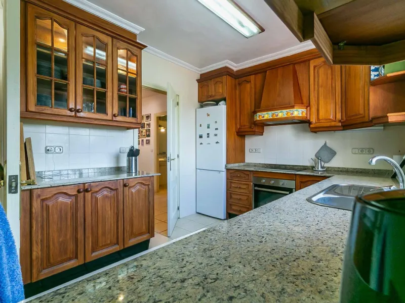Discover this magnificent property located in the sought-after area of La Sierrezuela, only 4 km from the beach.