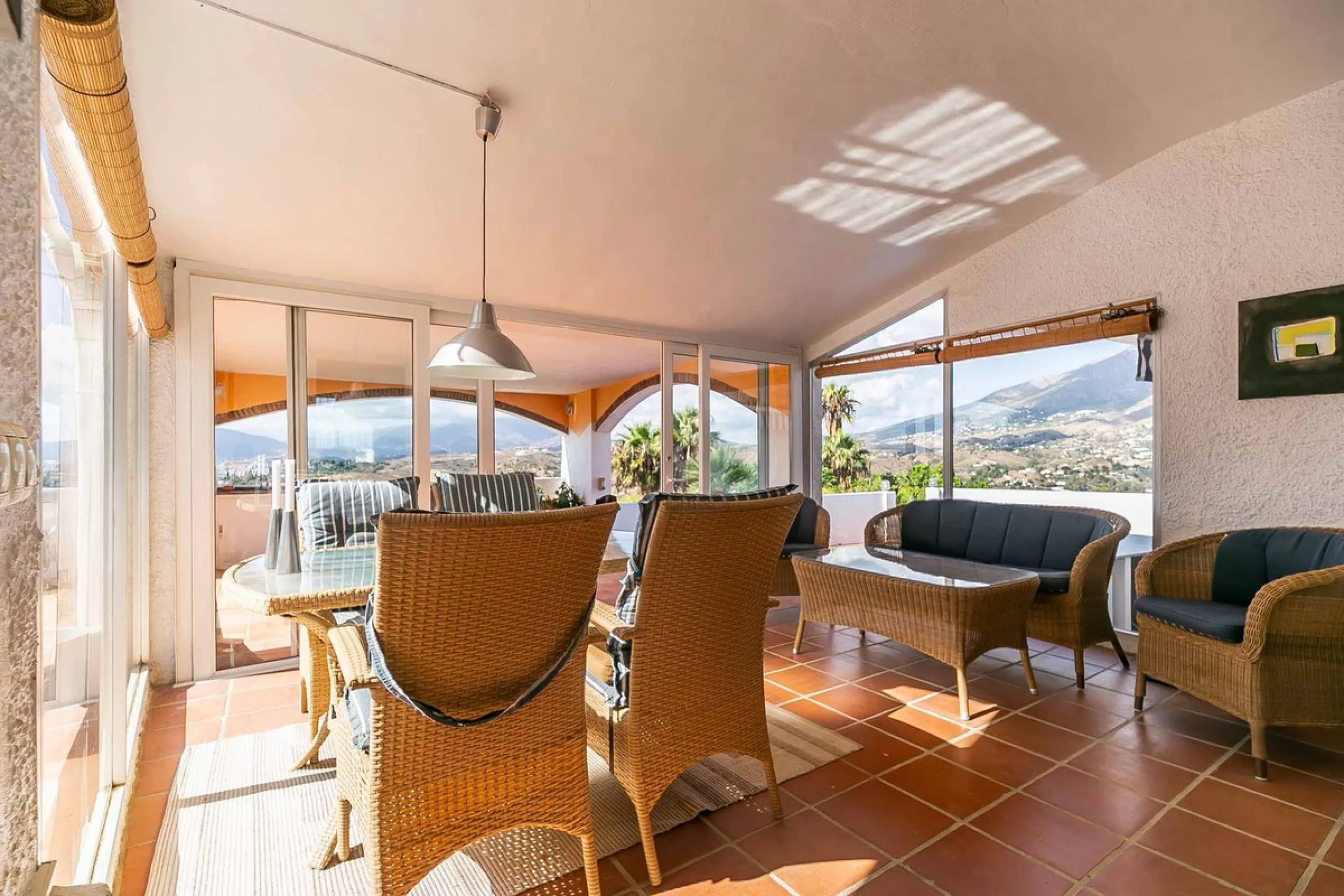 Discover this magnificent property located in the sought-after area of La Sierrezuela, only 4 km from the beach.