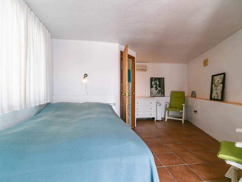 Discover this magnificent property located in the sought-after area of La Sierrezuela, only 4 km from the beach.