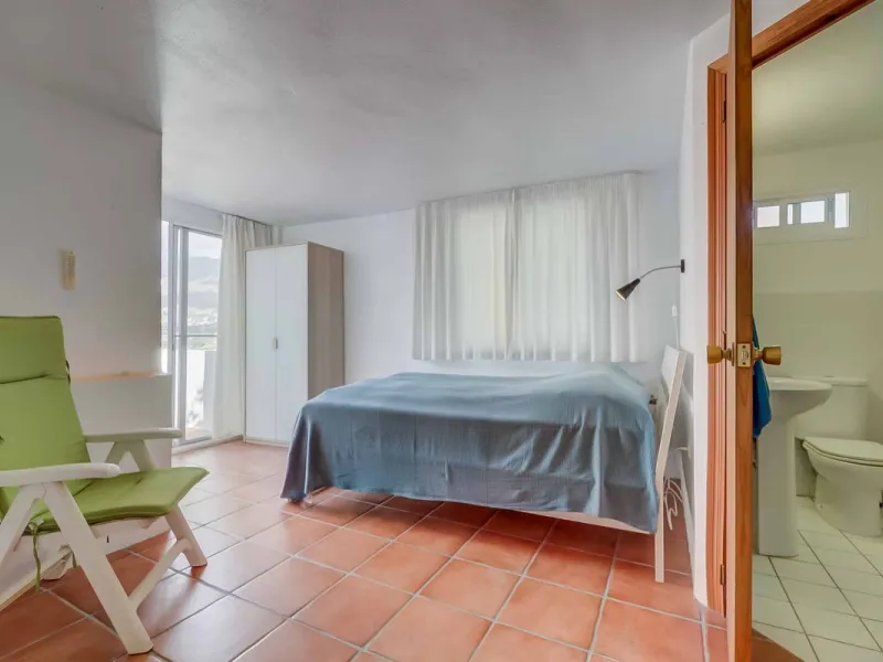 Discover this magnificent property located in the sought-after area of La Sierrezuela, only 4 km from the beach.