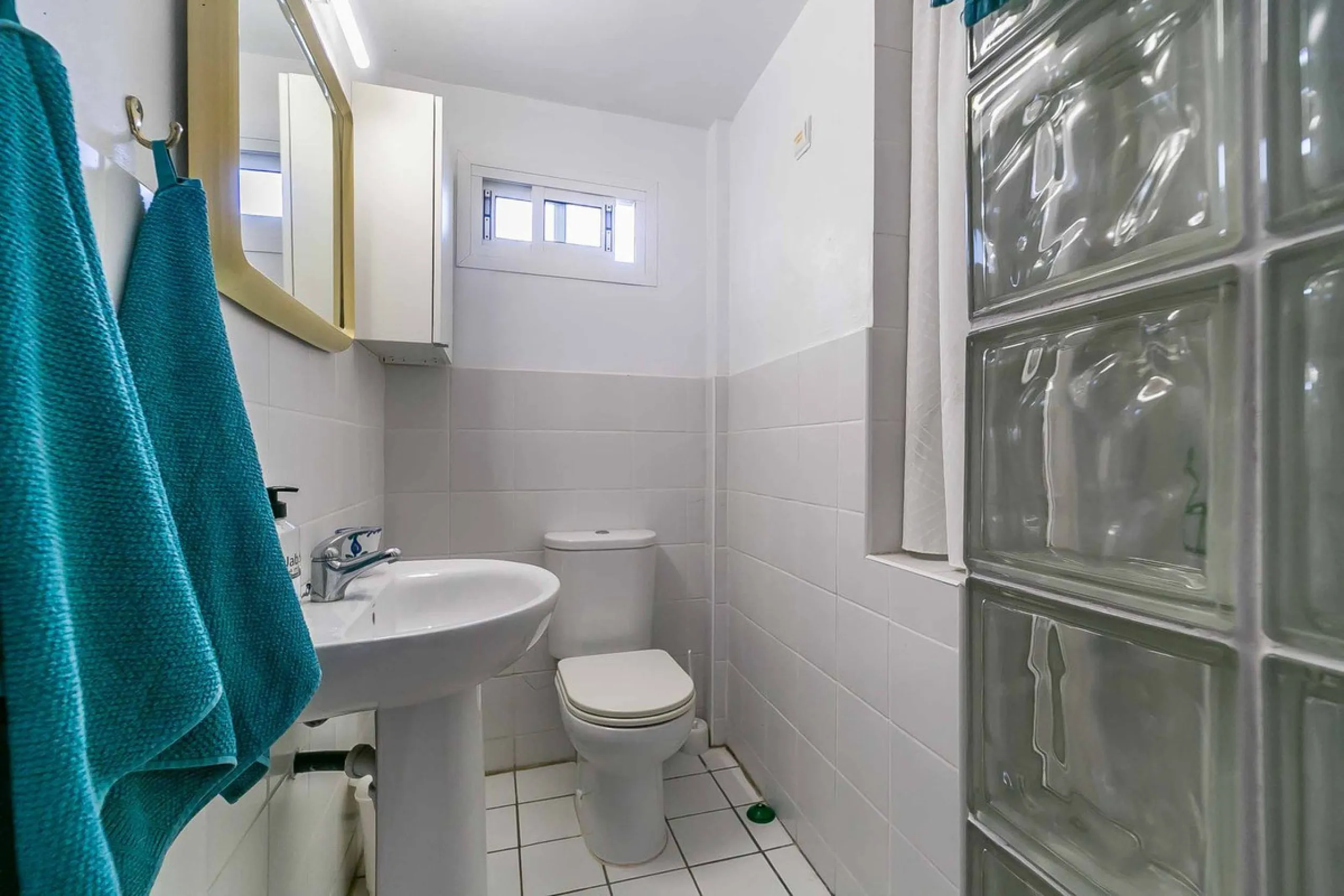 Discover this magnificent property located in the sought-after area of La Sierrezuela, only 4 km from the beach.