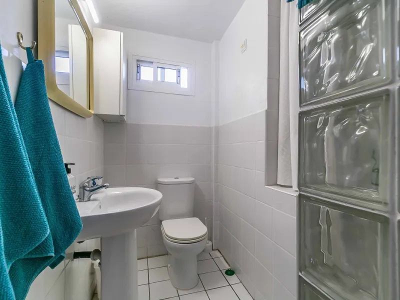 Discover this magnificent property located in the sought-after area of La Sierrezuela, only 4 km from the beach.