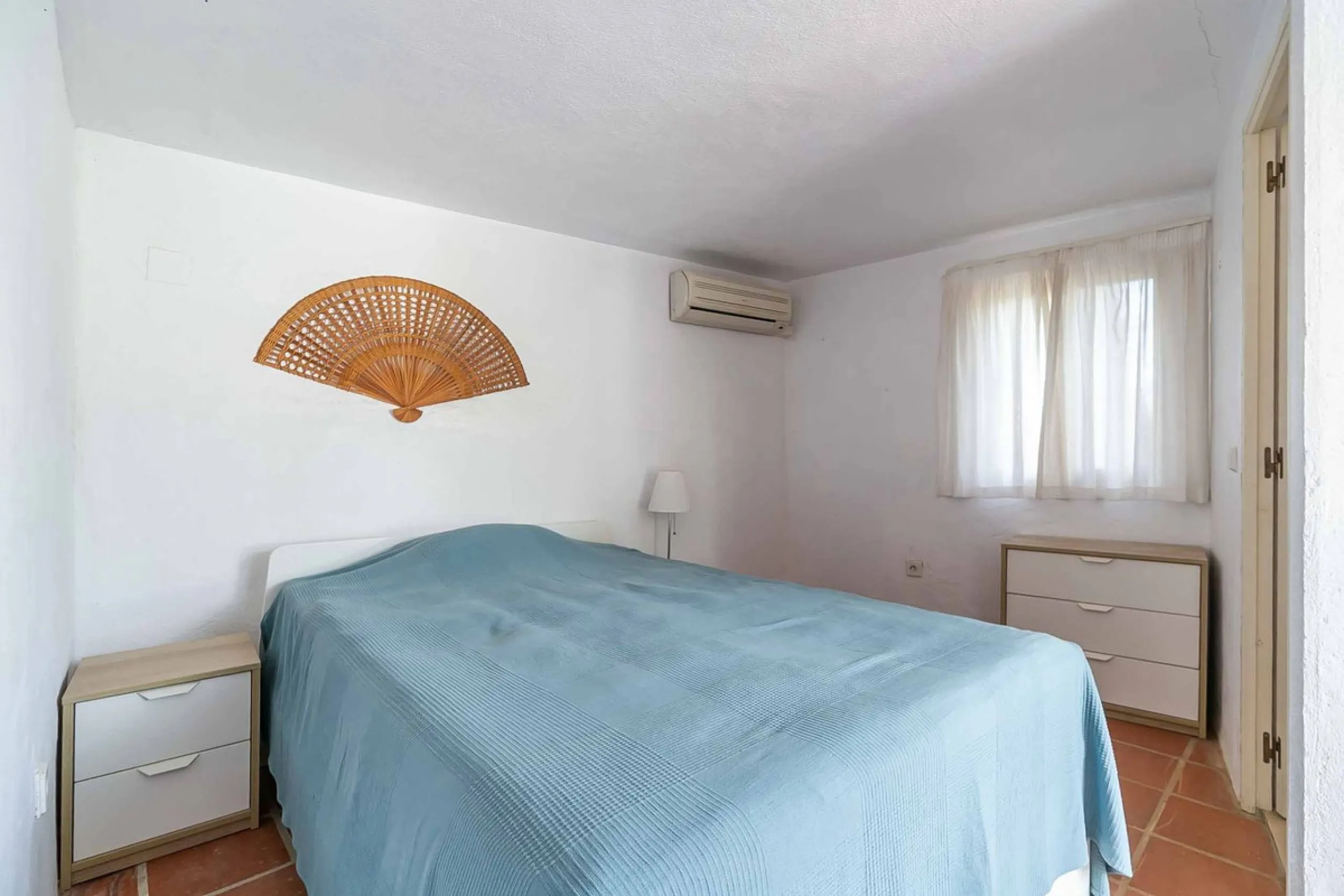 Discover this magnificent property located in the sought-after area of La Sierrezuela, only 4 km from the beach.