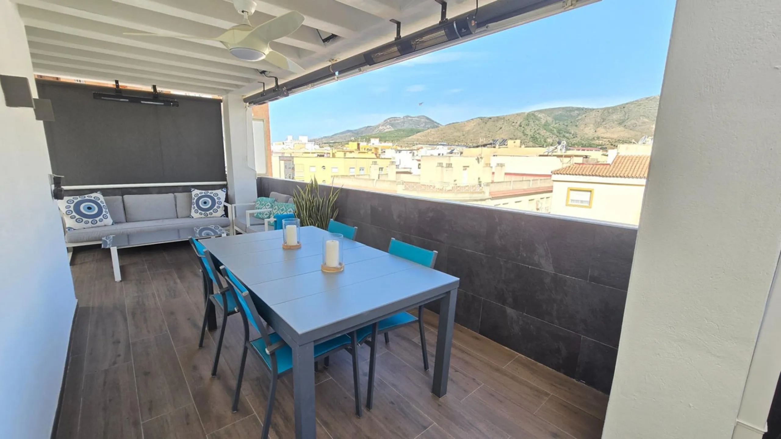 If you're looking for space, natural light, and a great location, this property is for you. It is a 92 m² triplex with a very comfortable layout and a 40 m² solarium terrace that is essentially an additional outdoor living room.