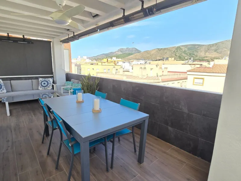 If you're looking for space, natural light, and a great location, this property is for you. It is a 92 m² triplex with a very comfortable layout and a 40 m² solarium terrace that is essentially an additional outdoor living room.