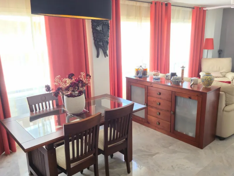 If you're looking for space, natural light, and a great location, this property is for you. It is a 92 m² triplex with a very comfortable layout and a 40 m² solarium terrace that is essentially an additional outdoor living room.