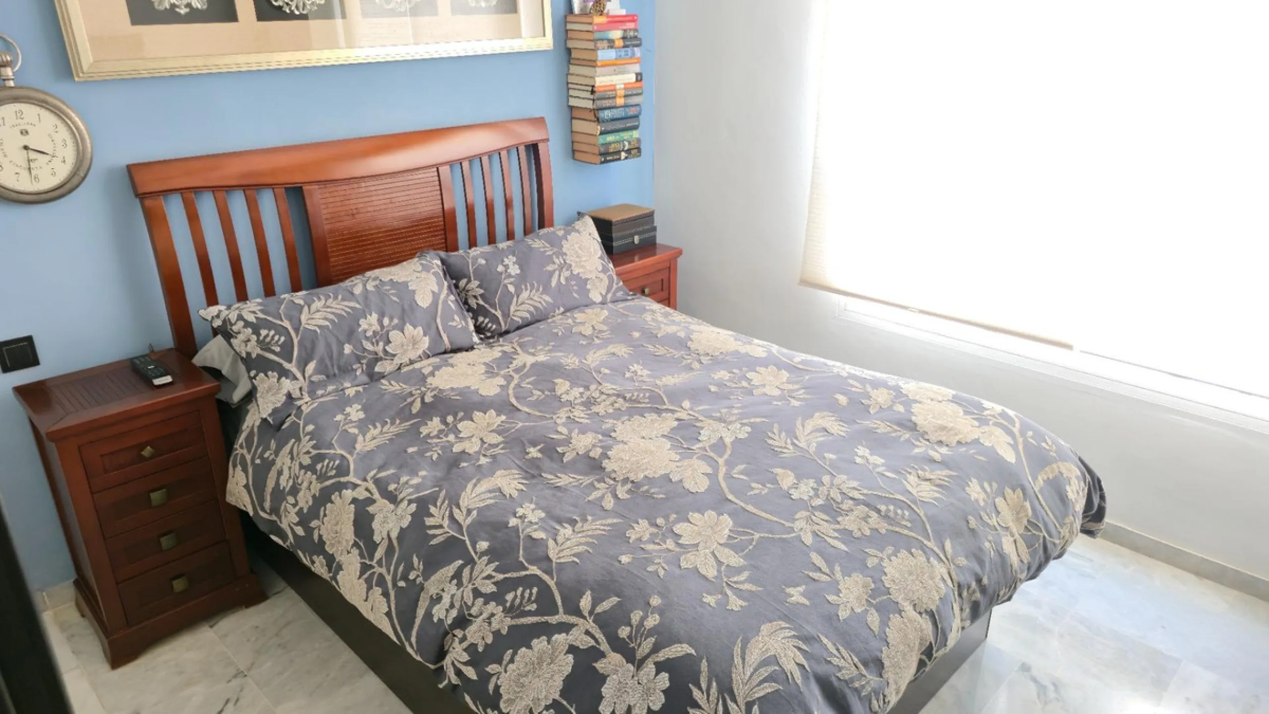 If you're looking for space, natural light, and a great location, this property is for you. It is a 92 m² triplex with a very comfortable layout and a 40 m² solarium terrace that is essentially an additional outdoor living room.