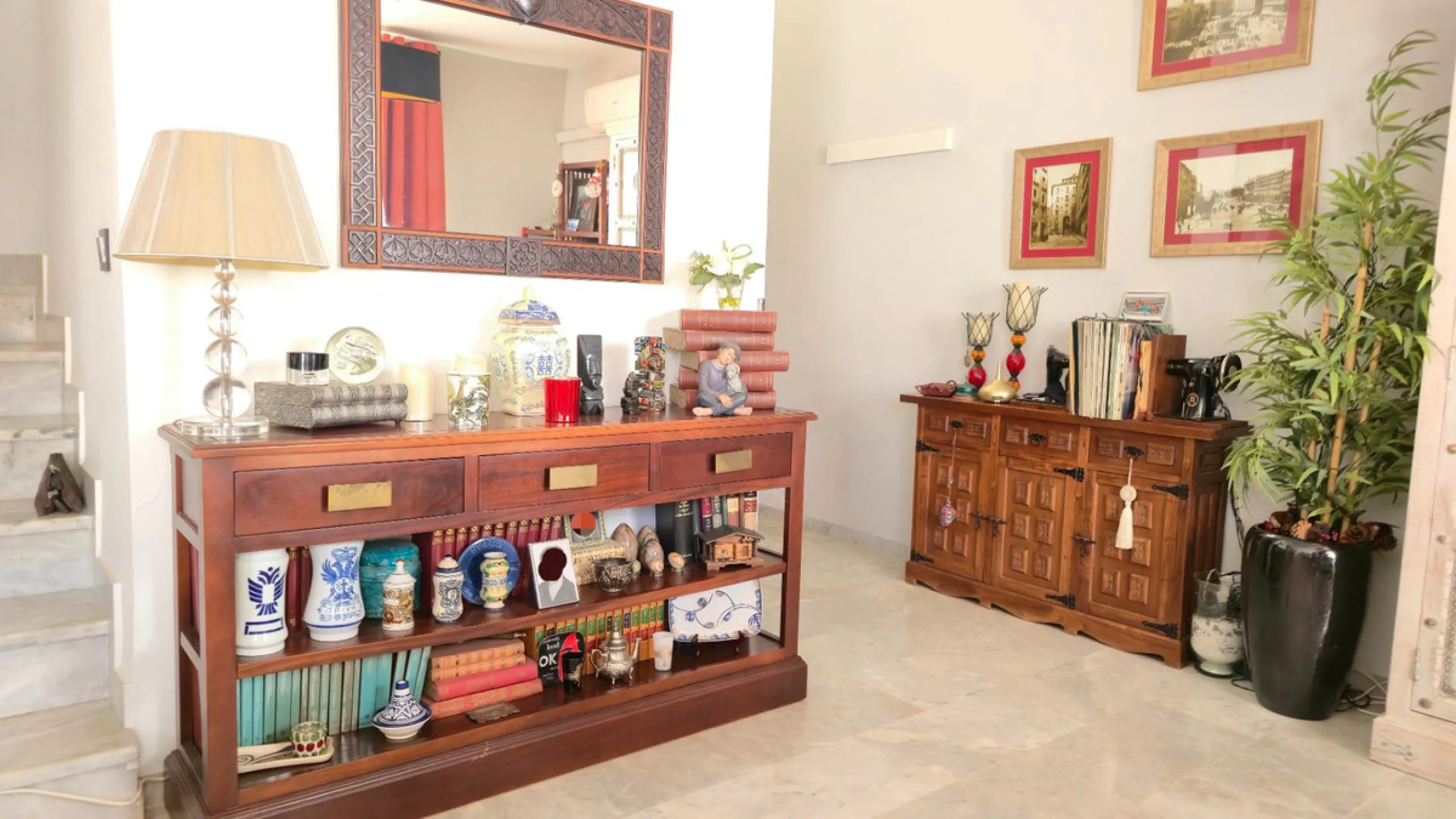 If you're looking for space, natural light, and a great location, this property is for you. It is a 92 m² triplex with a very comfortable layout and a 40 m² solarium terrace that is essentially an additional outdoor living room.