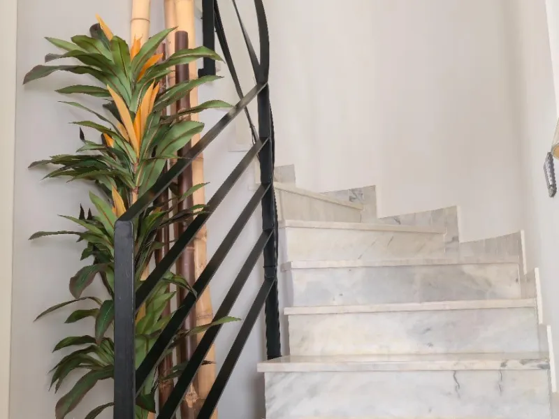 If you're looking for space, natural light, and a great location, this property is for you. It is a 92 m² triplex with a very comfortable layout and a 40 m² solarium terrace that is essentially an additional outdoor living room.
