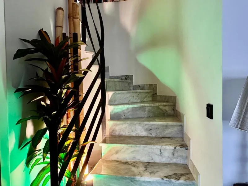 If you're looking for space, natural light, and a great location, this property is for you. It is a 92 m² triplex with a very comfortable layout and a 40 m² solarium terrace that is essentially an additional outdoor living room.