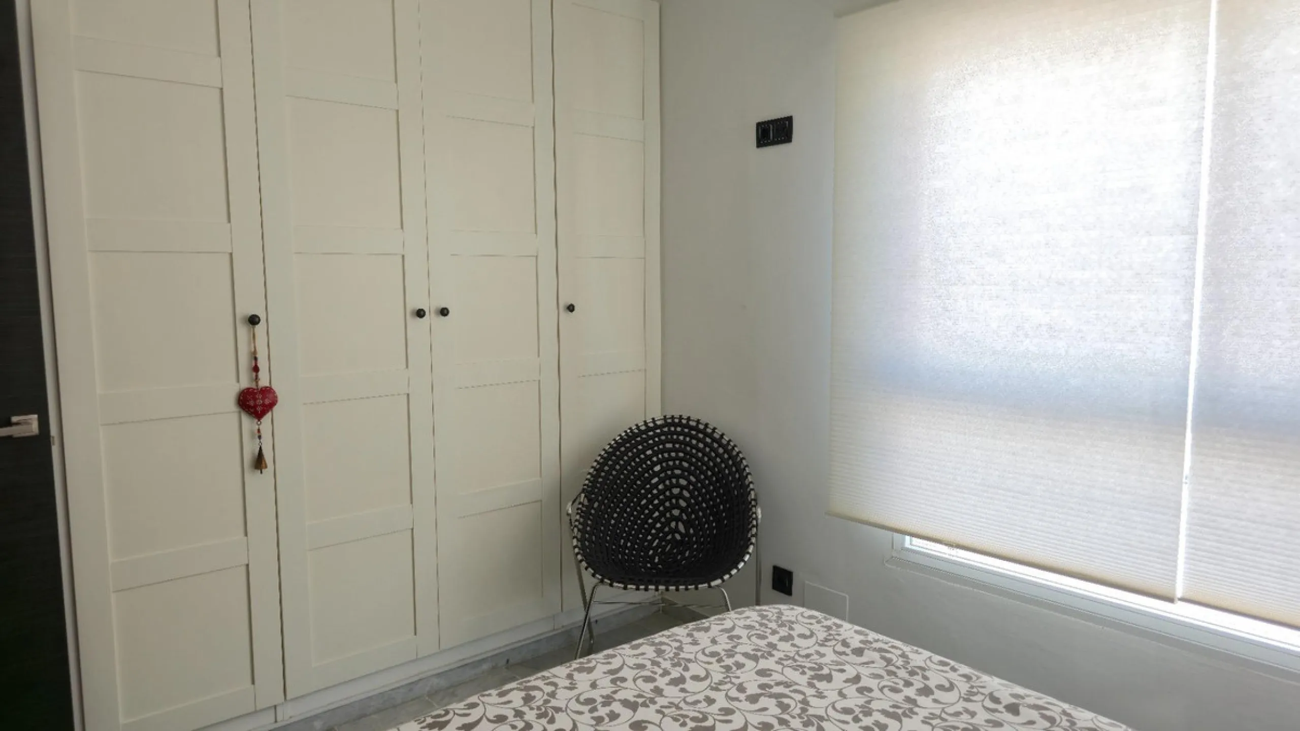 If you're looking for space, natural light, and a great location, this property is for you. It is a 92 m² triplex with a very comfortable layout and a 40 m² solarium terrace that is essentially an additional outdoor living room.