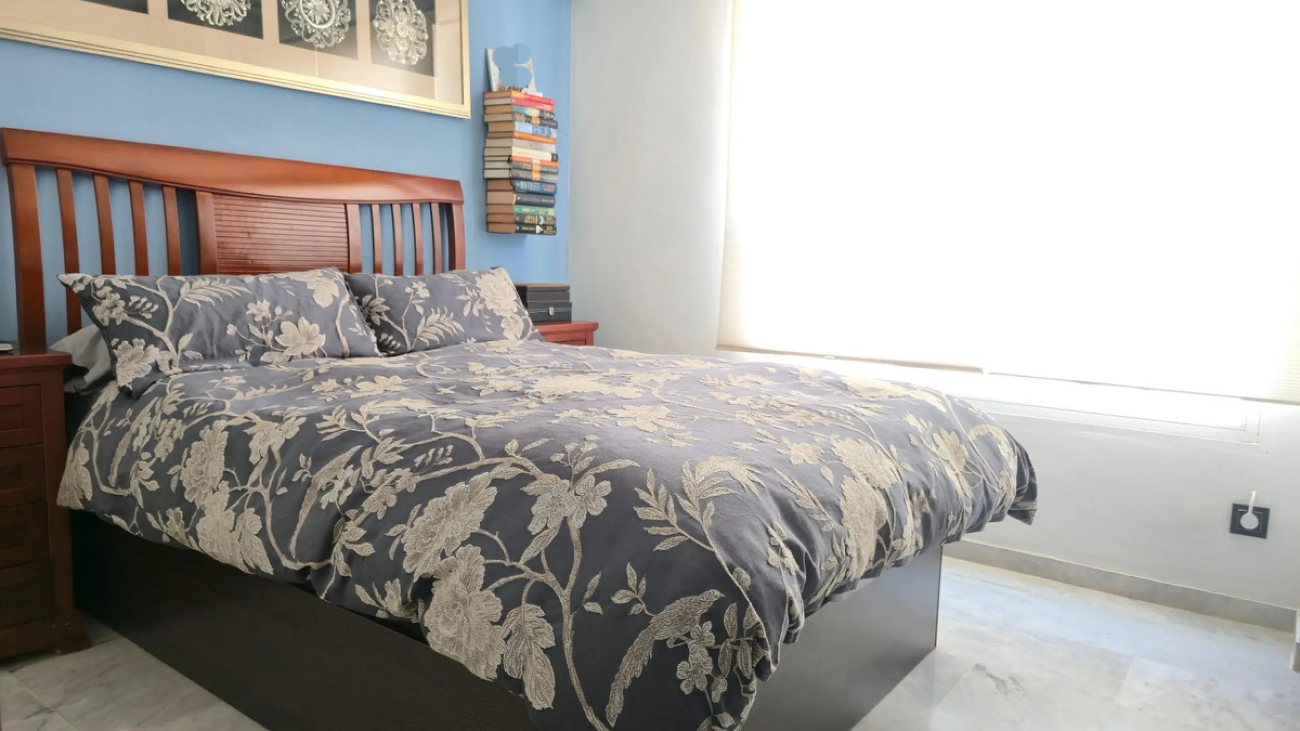 If you're looking for space, natural light, and a great location, this property is for you. It is a 92 m² triplex with a very comfortable layout and a 40 m² solarium terrace that is essentially an additional outdoor living room.