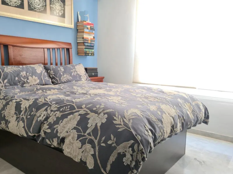 If you're looking for space, natural light, and a great location, this property is for you. It is a 92 m² triplex with a very comfortable layout and a 40 m² solarium terrace that is essentially an additional outdoor living room.