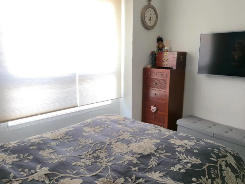 If you're looking for space, natural light, and a great location, this property is for you. It is a 92 m² triplex with a very comfortable layout and a 40 m² solarium terrace that is essentially an additional outdoor living room.