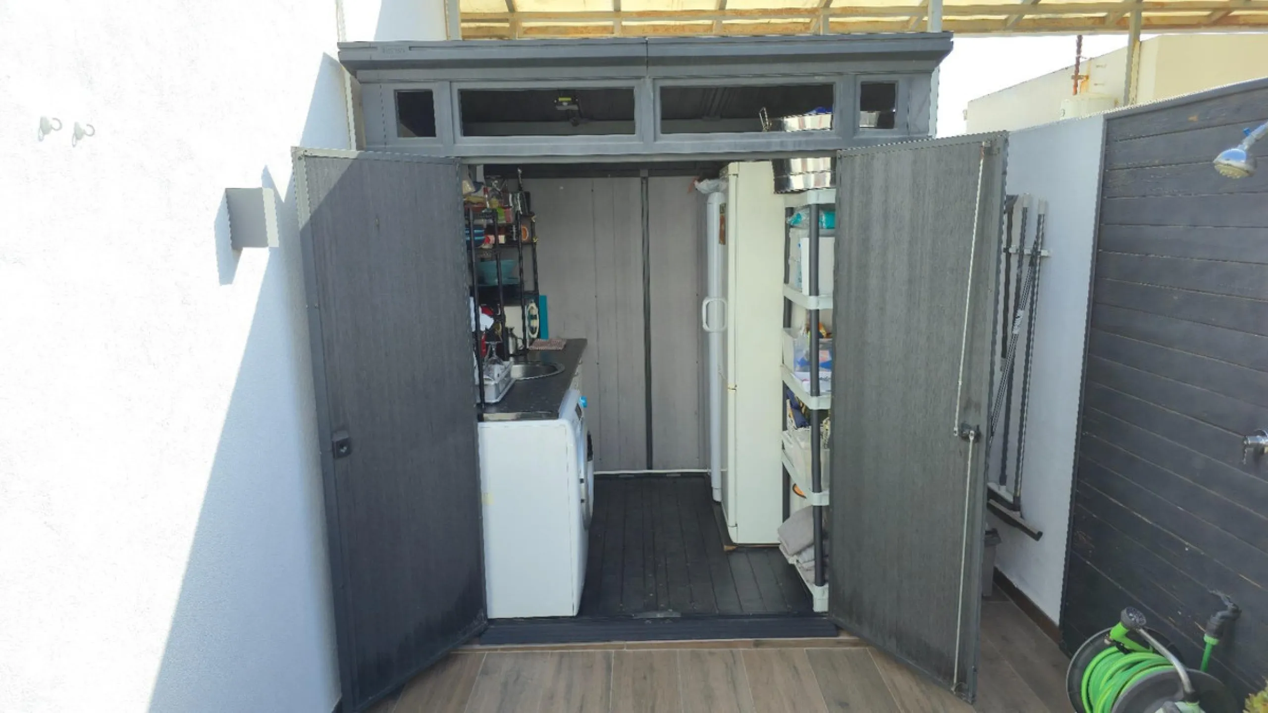 If you're looking for space, natural light, and a great location, this property is for you. It is a 92 m² triplex with a very comfortable layout and a 40 m² solarium terrace that is essentially an additional outdoor living room.