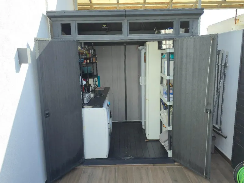 If you're looking for space, natural light, and a great location, this property is for you. It is a 92 m² triplex with a very comfortable layout and a 40 m² solarium terrace that is essentially an additional outdoor living room.