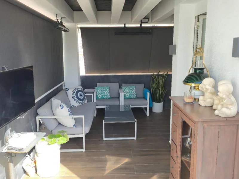 If you're looking for space, natural light, and a great location, this property is for you. It is a 92 m² triplex with a very comfortable layout and a 40 m² solarium terrace that is essentially an additional outdoor living room.