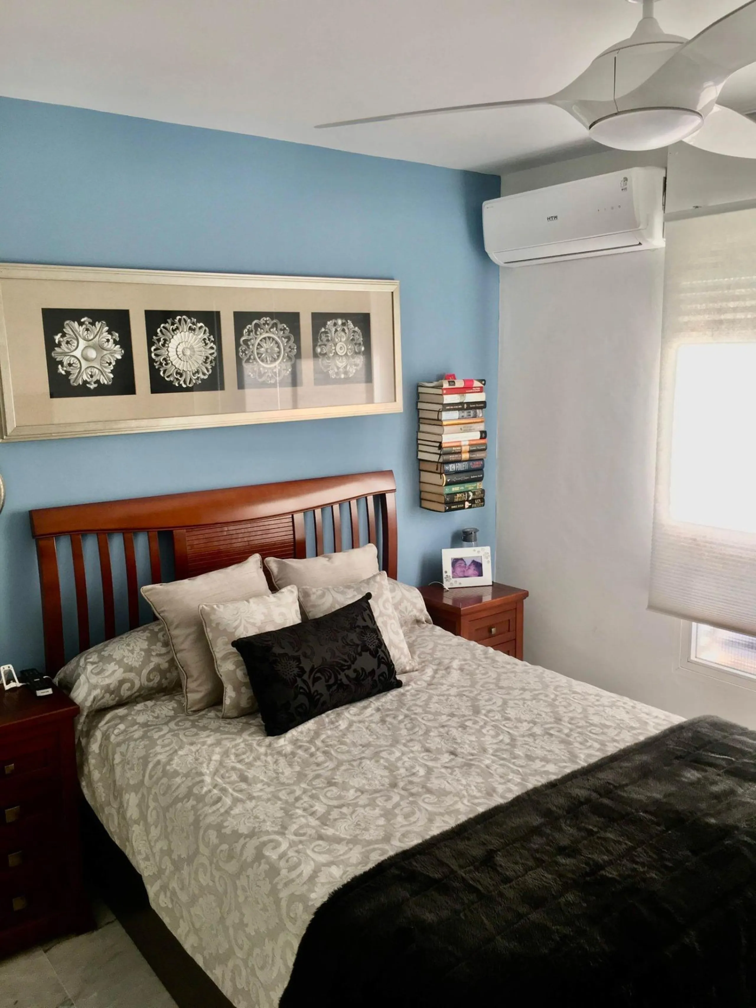 If you're looking for space, natural light, and a great location, this property is for you. It is a 92 m² triplex with a very comfortable layout and a 40 m² solarium terrace that is essentially an additional outdoor living room.