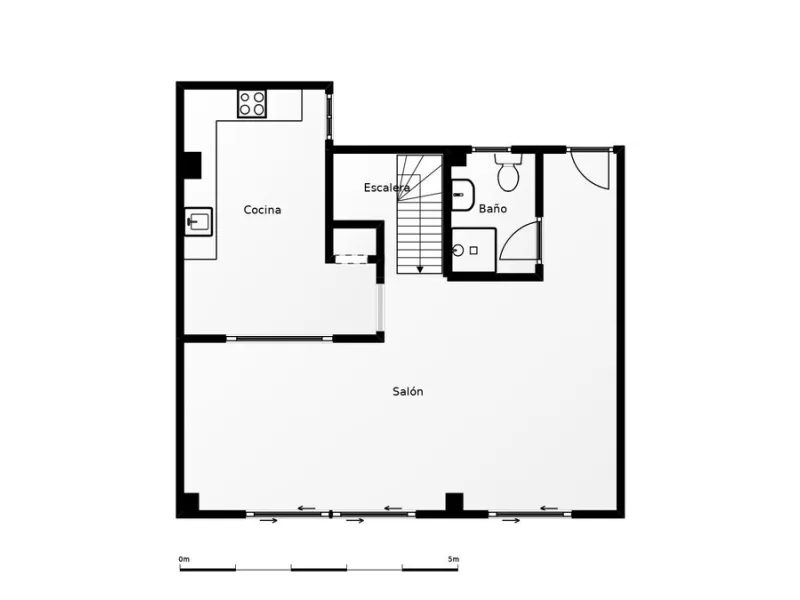 If you're looking for space, natural light, and a great location, this property is for you. It is a 92 m² triplex with a very comfortable layout and a 40 m² solarium terrace that is essentially an additional outdoor living room.