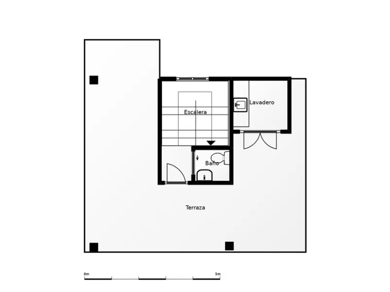 If you're looking for space, natural light, and a great location, this property is for you. It is a 92 m² triplex with a very comfortable layout and a 40 m² solarium terrace that is essentially an additional outdoor living room.