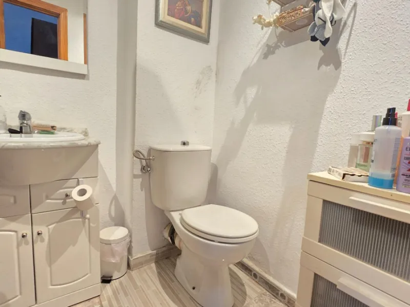 Magnificent house located in the sought-after Monte Alto / Veracruz area, just steps away from all essential services (schools, supermarkets, and public transport). The property features a private pool, barbecue area, porch, and two sunny terraces with se