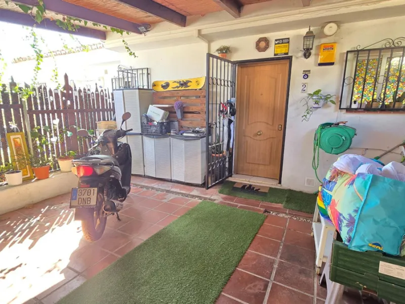 Magnificent house located in the sought-after Monte Alto / Veracruz area, just steps away from all essential services (schools, supermarkets, and public transport). The property features a private pool, barbecue area, porch, and two sunny terraces with se