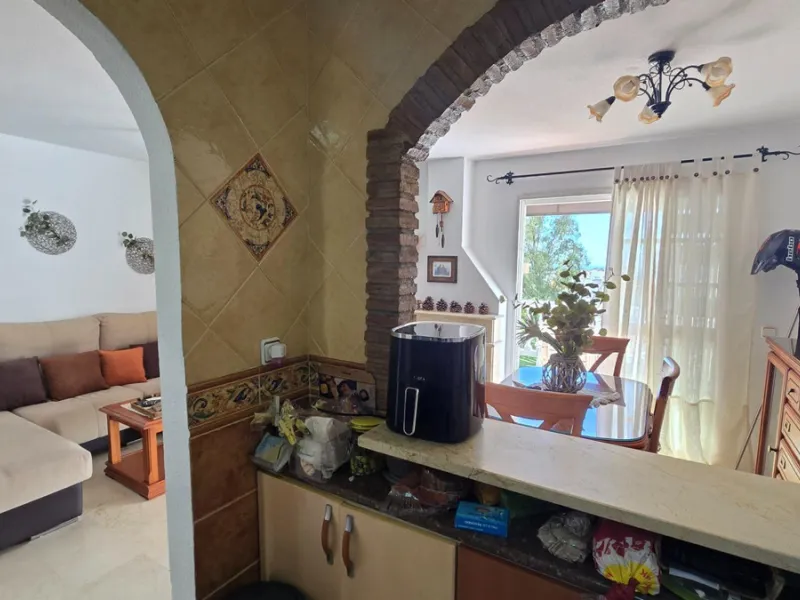 Magnificent house located in the sought-after Monte Alto / Veracruz area, just steps away from all essential services (schools, supermarkets, and public transport). The property features a private pool, barbecue area, porch, and two sunny terraces with se