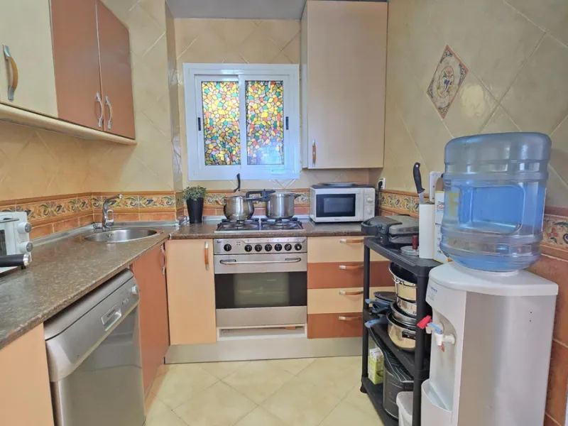 Magnificent house located in the sought-after Monte Alto / Veracruz area, just steps away from all essential services (schools, supermarkets, and public transport). The property features a private pool, barbecue area, porch, and two sunny terraces with se