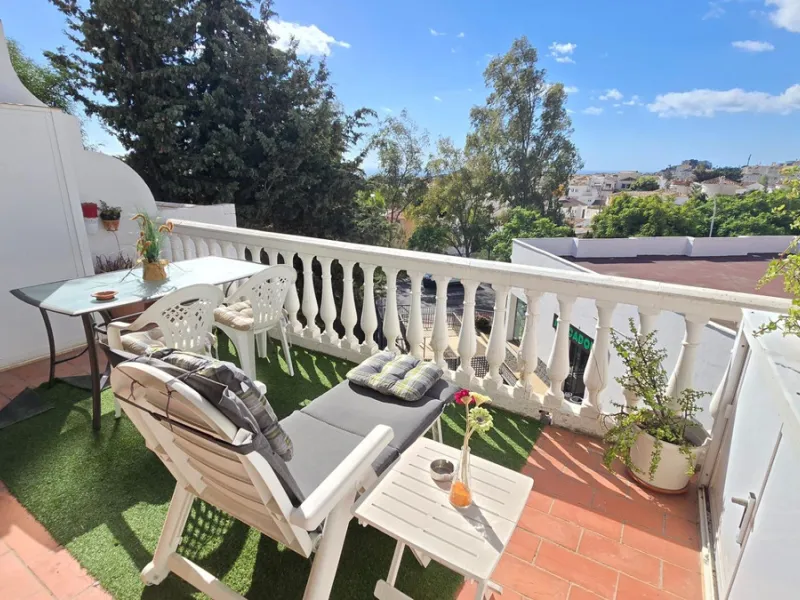 Magnificent house located in the sought-after Monte Alto / Veracruz area, just steps away from all essential services (schools, supermarkets, and public transport). The property features a private pool, barbecue area, porch, and two sunny terraces with se