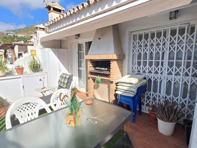 Magnificent house located in the sought-after Monte Alto / Veracruz area, just steps away from all essential services (schools, supermarkets, and public transport). The property features a private pool, barbecue area, porch, and two sunny terraces with se