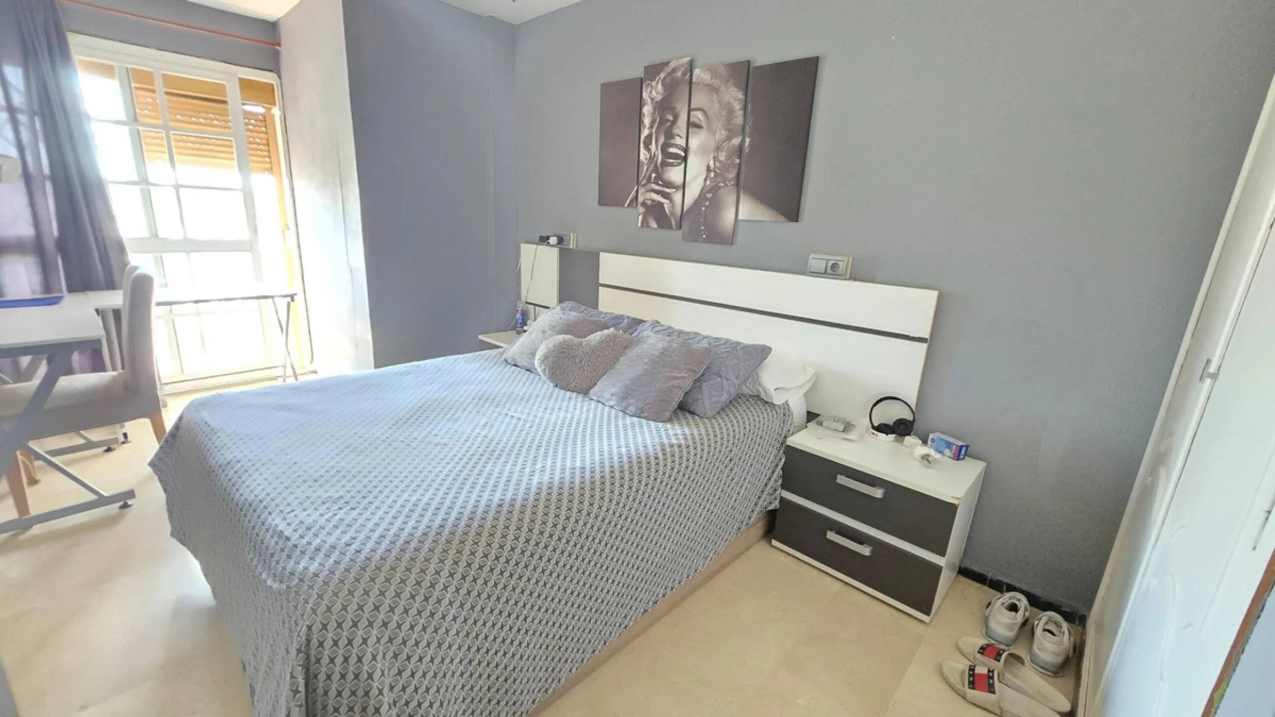 Magnificent house located in the sought-after Monte Alto / Veracruz area, just steps away from all essential services (schools, supermarkets, and public transport). The property features a private pool, barbecue area, porch, and two sunny terraces with se