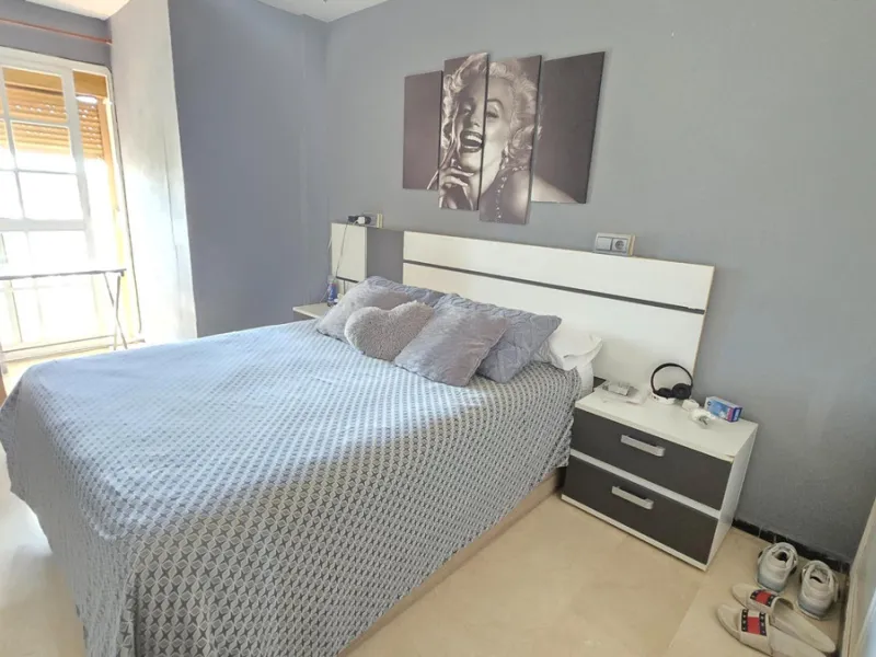 Magnificent house located in the sought-after Monte Alto / Veracruz area, just steps away from all essential services (schools, supermarkets, and public transport). The property features a private pool, barbecue area, porch, and two sunny terraces with se