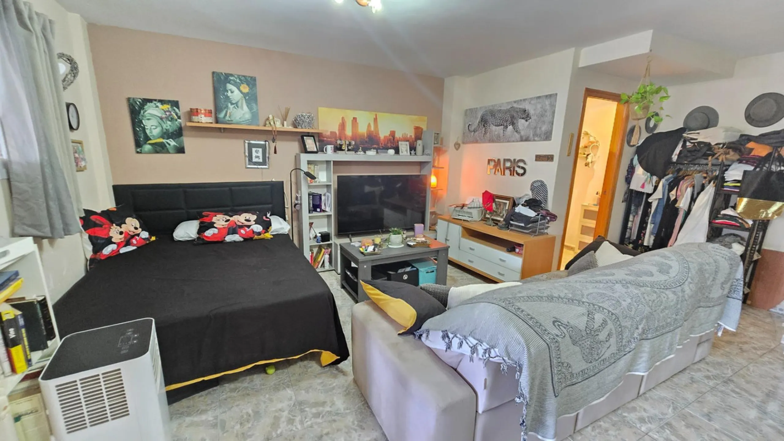 Magnificent house located in the sought-after Monte Alto / Veracruz area, just steps away from all essential services (schools, supermarkets, and public transport). The property features a private pool, barbecue area, porch, and two sunny terraces with se