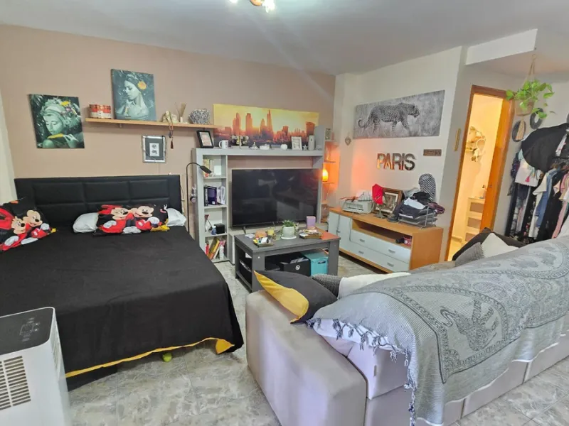 Magnificent house located in the sought-after Monte Alto / Veracruz area, just steps away from all essential services (schools, supermarkets, and public transport). The property features a private pool, barbecue area, porch, and two sunny terraces with se