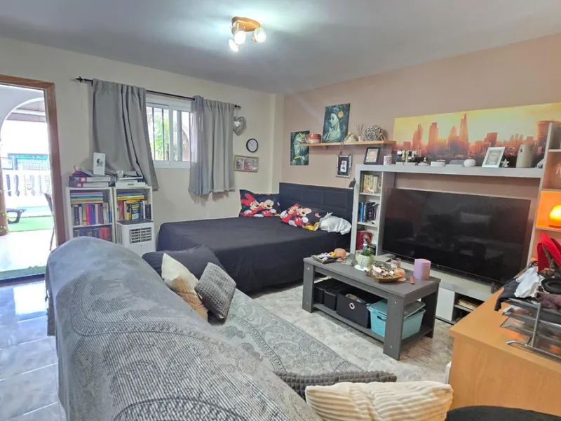 Magnificent house located in the sought-after Monte Alto / Veracruz area, just steps away from all essential services (schools, supermarkets, and public transport). The property features a private pool, barbecue area, porch, and two sunny terraces with se