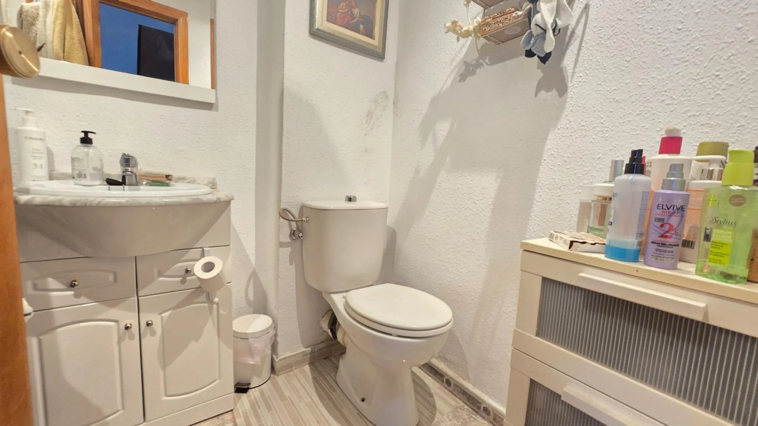 Magnificent house located in the sought-after Monte Alto / Veracruz area, just steps away from all essential services (schools, supermarkets, and public transport). The property features a private pool, barbecue area, porch, and two sunny terraces with se