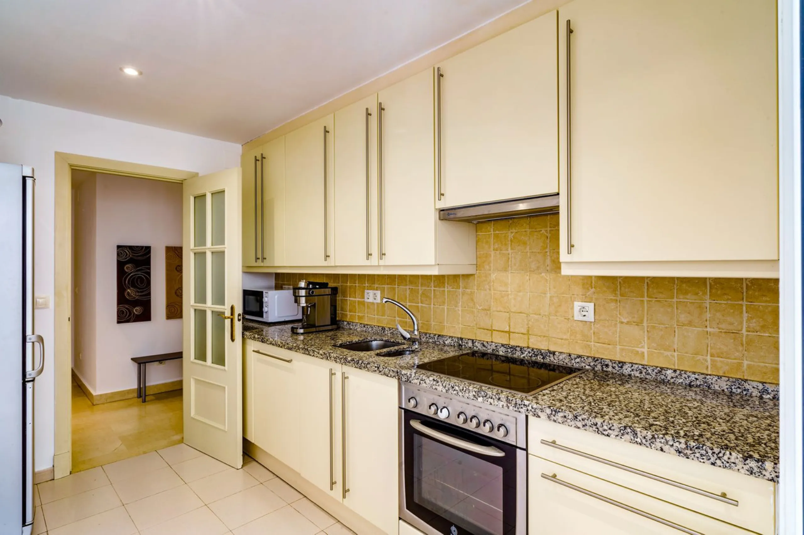 Apartment - Ground Floor Apartment в продаже в Marbella, Málaga. В доме 3 спален и 2 ванных комнат. Площадь дома 127 м²