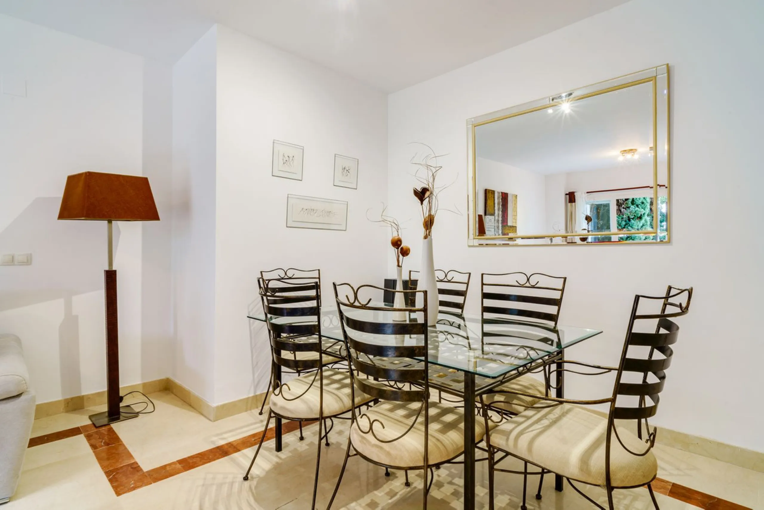 Apartment - Ground Floor Apartment в продаже в Marbella, Málaga. В доме 3 спален и 2 ванных комнат. Площадь дома 127 м²