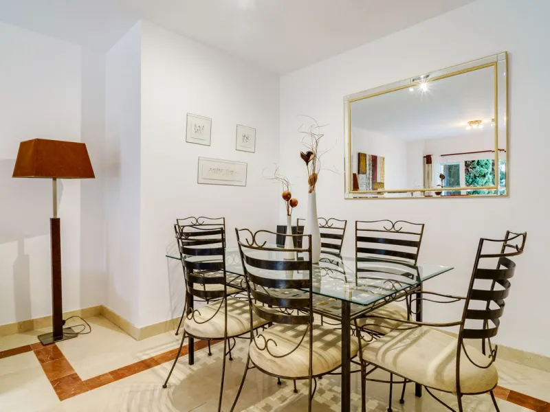 Apartment - Ground Floor Apartment в продаже в Marbella, Málaga. В доме 3 спален и 2 ванных комнат. Площадь дома 127 м²