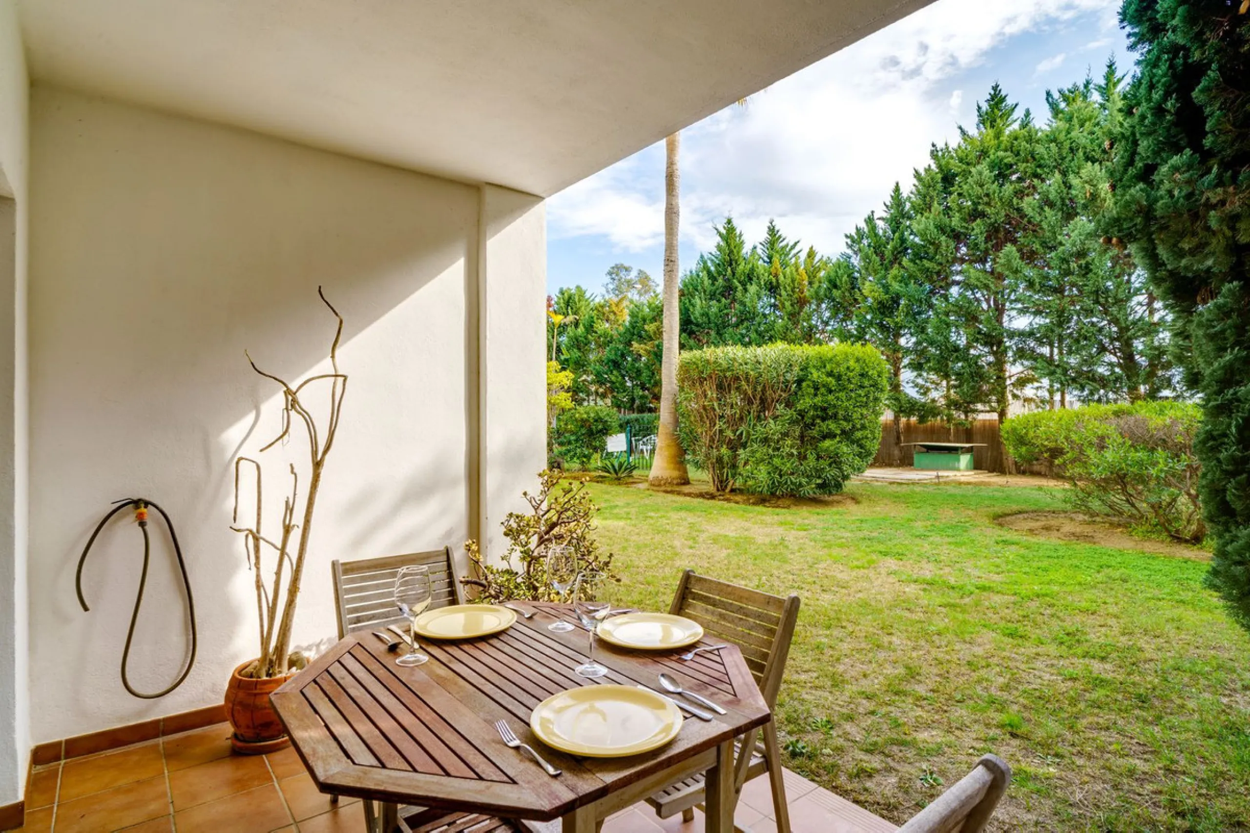 Apartment - Ground Floor Apartment в продаже в Marbella, Málaga. В доме 3 спален и 2 ванных комнат. Площадь дома 127 м²