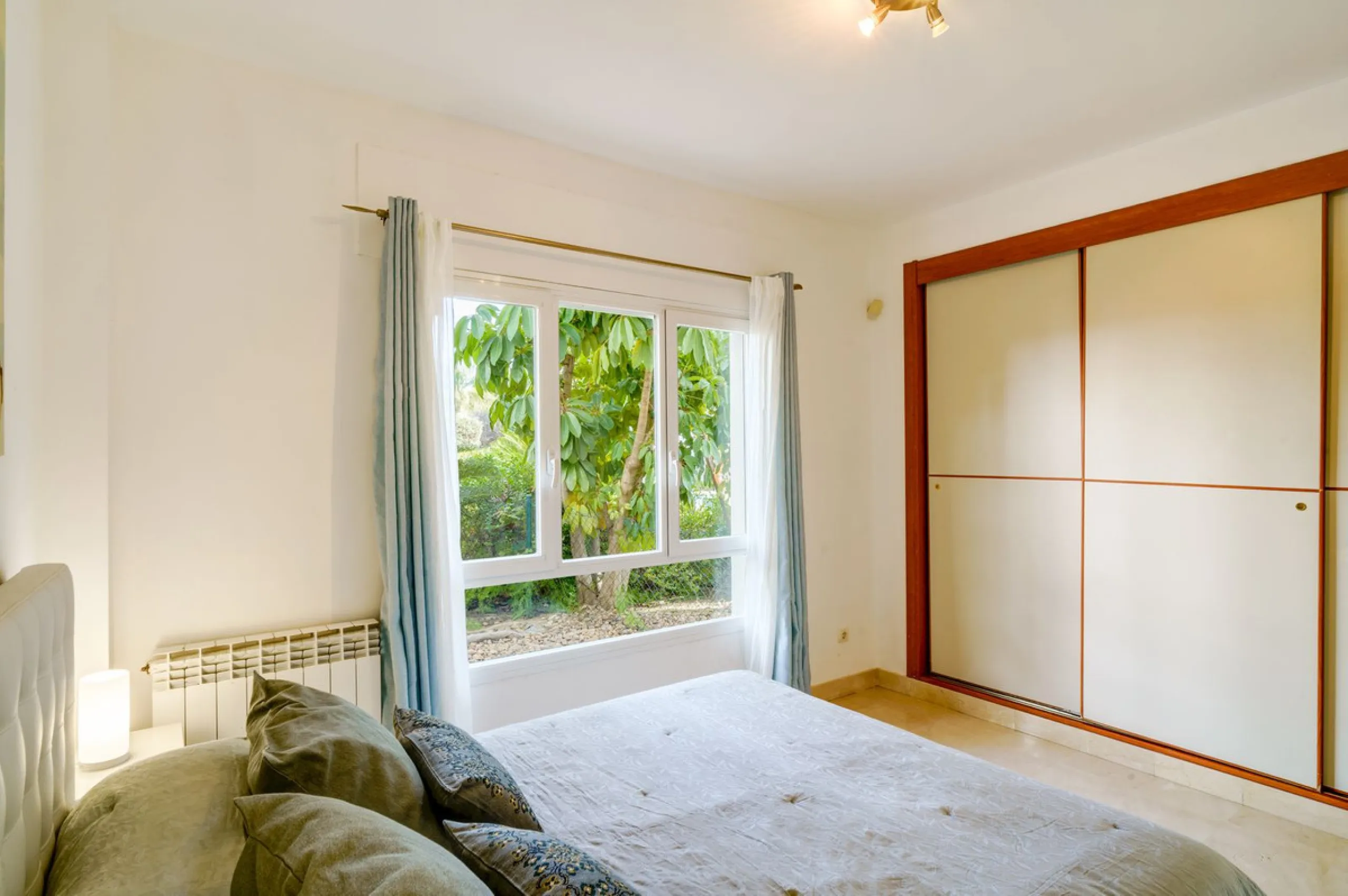 Apartment - Ground Floor Apartment в продаже в Marbella, Málaga. В доме 3 спален и 2 ванных комнат. Площадь дома 127 м²