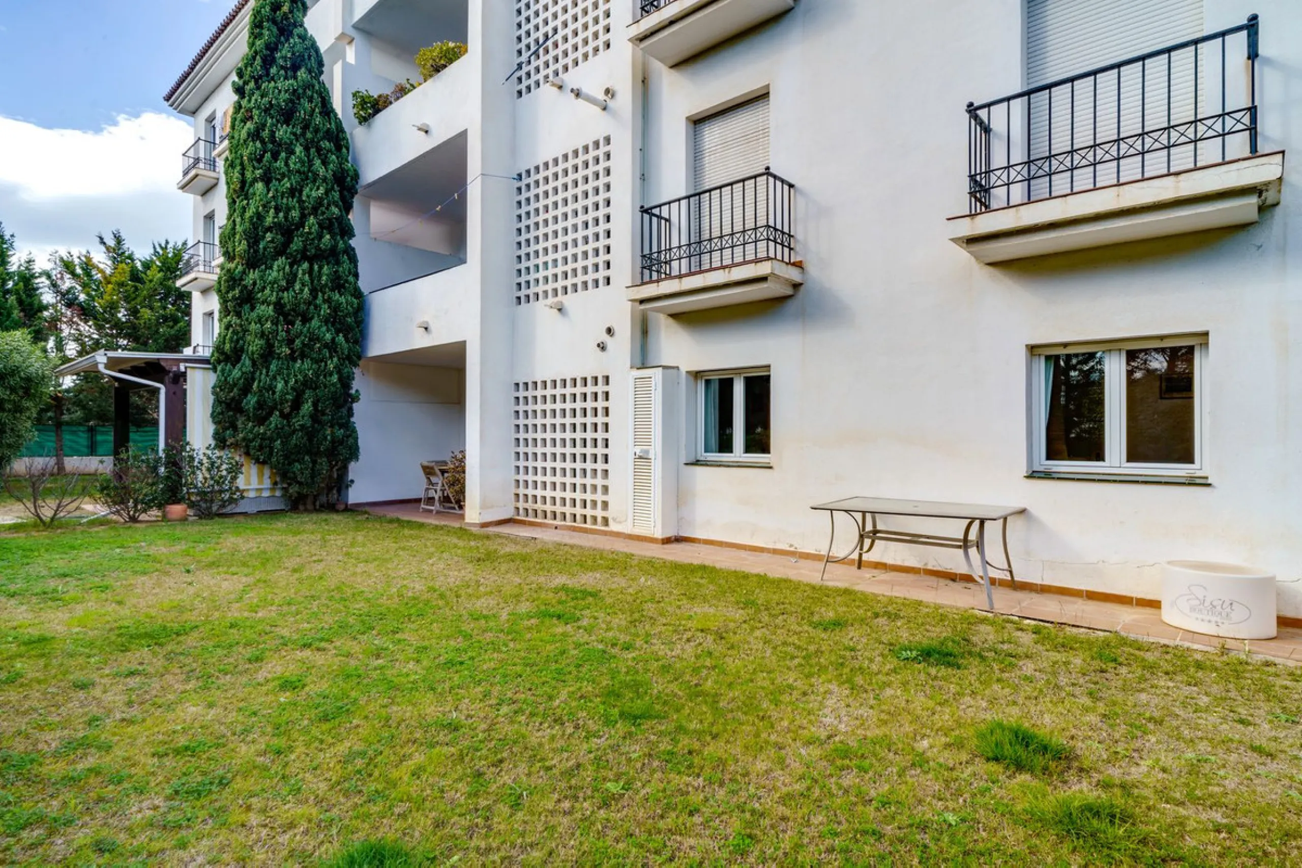 Apartment - Ground Floor Apartment в продаже в Marbella, Málaga. В доме 3 спален и 2 ванных комнат. Площадь дома 127 м²