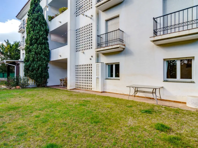 Apartment - Ground Floor Apartment в продаже в Marbella, Málaga. В доме 3 спален и 2 ванных комнат. Площадь дома 127 м²