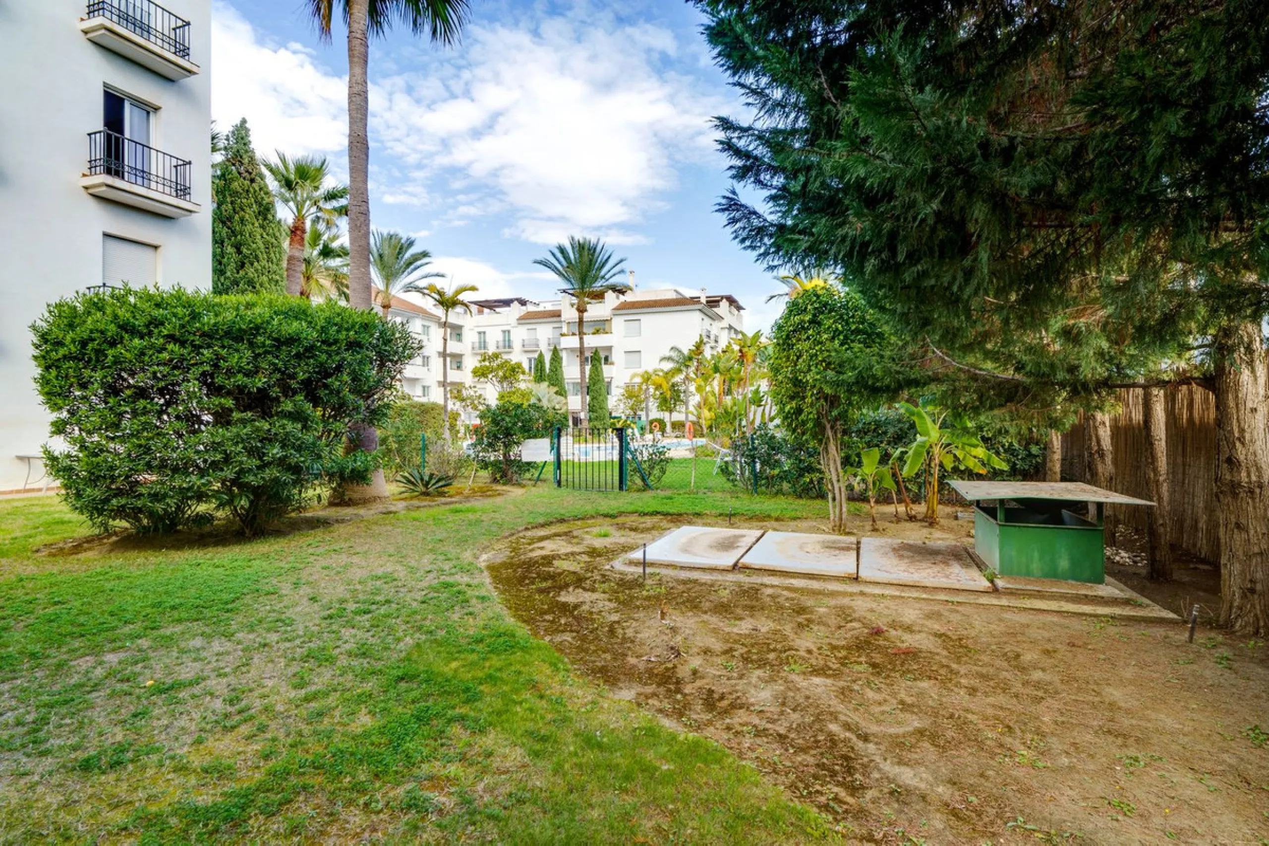 Apartment - Ground Floor Apartment в продаже в Marbella, Málaga. В доме 3 спален и 2 ванных комнат. Площадь дома 127 м²