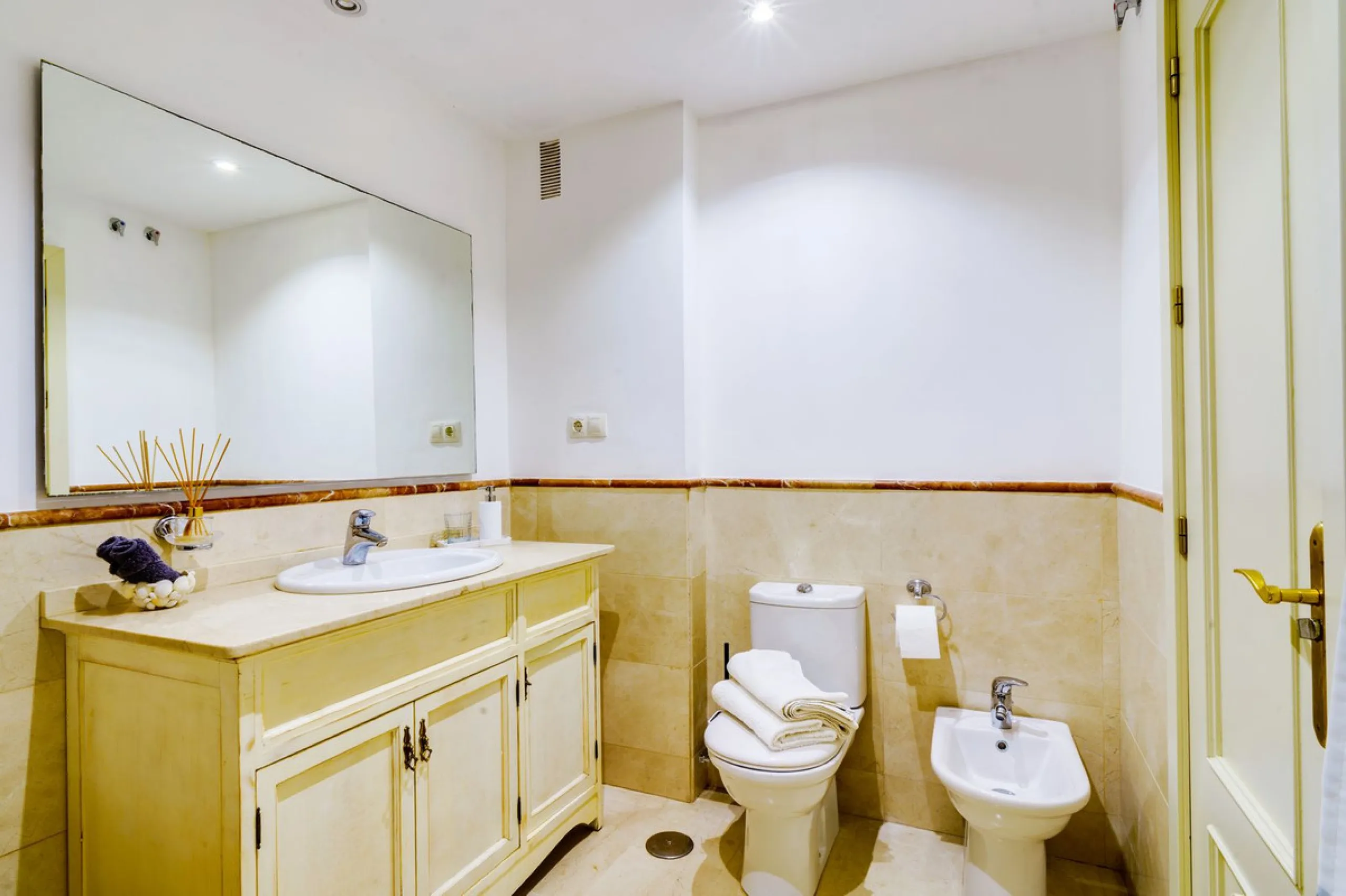 Apartment - Ground Floor Apartment в продаже в Marbella, Málaga. В доме 3 спален и 2 ванных комнат. Площадь дома 127 м²