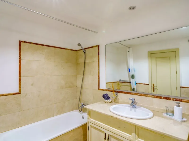 Apartment - Ground Floor Apartment в продаже в Marbella, Málaga. В доме 3 спален и 2 ванных комнат. Площадь дома 127 м²