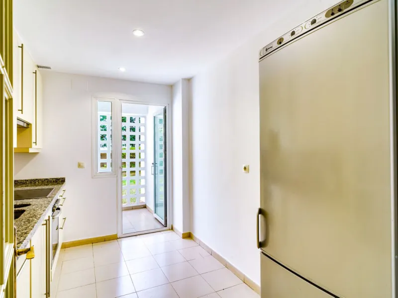 Apartment - Ground Floor Apartment в продаже в Marbella, Málaga. В доме 3 спален и 2 ванных комнат. Площадь дома 127 м²